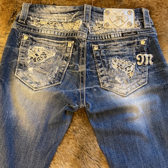 Size 26 Miss Me Boot Cut Jeans - Picture 4 of 11